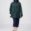 Abrigo corto utilitario para mujer en pantalones cortos Abrigo corto utilitario para mujer en pantalones cortos