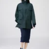 Abrigo corto utilitario para mujer en pantalones cortos Abrigo corto utilitario para mujer en pantalones cortos