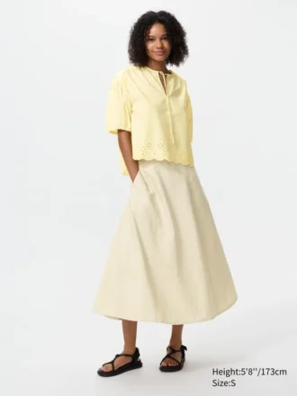 Blusa de mangas cortas con bordado para mujer