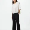 Blusa de mujer de rayón con cuello skipper y mangas 3/4 | A rayas Blusa de mujer de rayón con cuello skipper y mangas 3/4 | A rayas