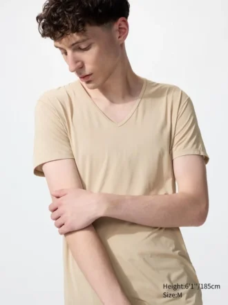 Camiseta AIRism para hombre | Cuello en V