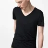 Camiseta AIRism para hombre | Cuello en V