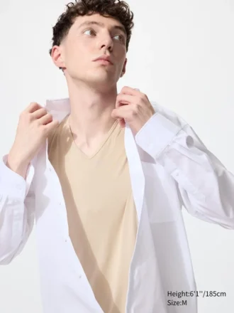 Camiseta AIRism para hombre | Cuello en V