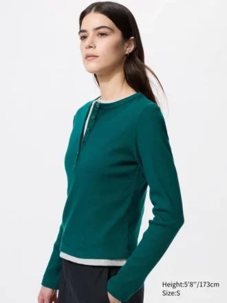 Camiseta de mujer con cuello Henley acanalado Camiseta de mujer con cuello Henley acanalado