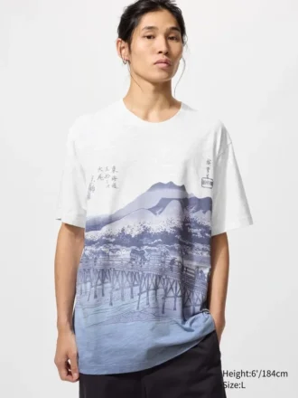 camiseta grfica unisex ukiyo e blue ut 1 3 330x440 - Camiseta gr&aacute;fica unisex Ukiyo-E Blue UT