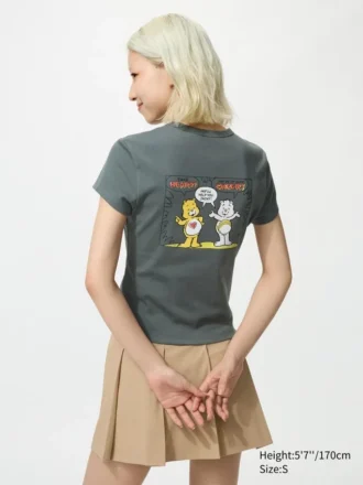 Camiseta gráfica UT con personajes alegres para mujer
