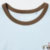 Camiseta gráfica UT con personajes alegres para mujer