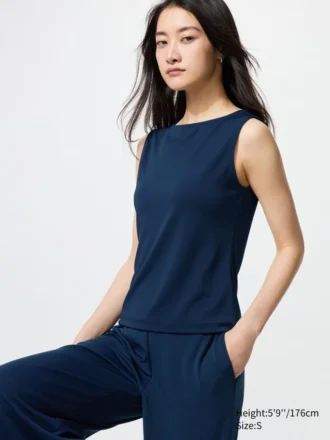 Camiseta sin mangas de jersey crepé con cuello barco para mujer