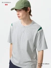 Camiseta unisex con cuello Henley