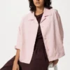 Chaqueta corta de cuello abierto para mujer en pantalones cortos Chaqueta corta de cuello abierto para mujer en pantalones cortos