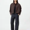 Chaqueta corta de cuello abierto para mujer en pantalones cortos Chaqueta corta de cuello abierto para mujer en pantalones cortos