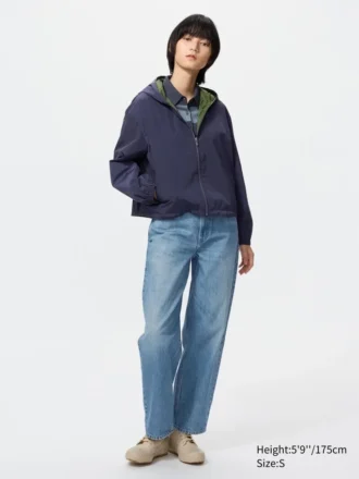 Parka corta cortavientos para mujer con pantalones cortos